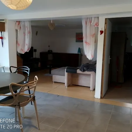Apartman Entre Vignes Et Garrigue *